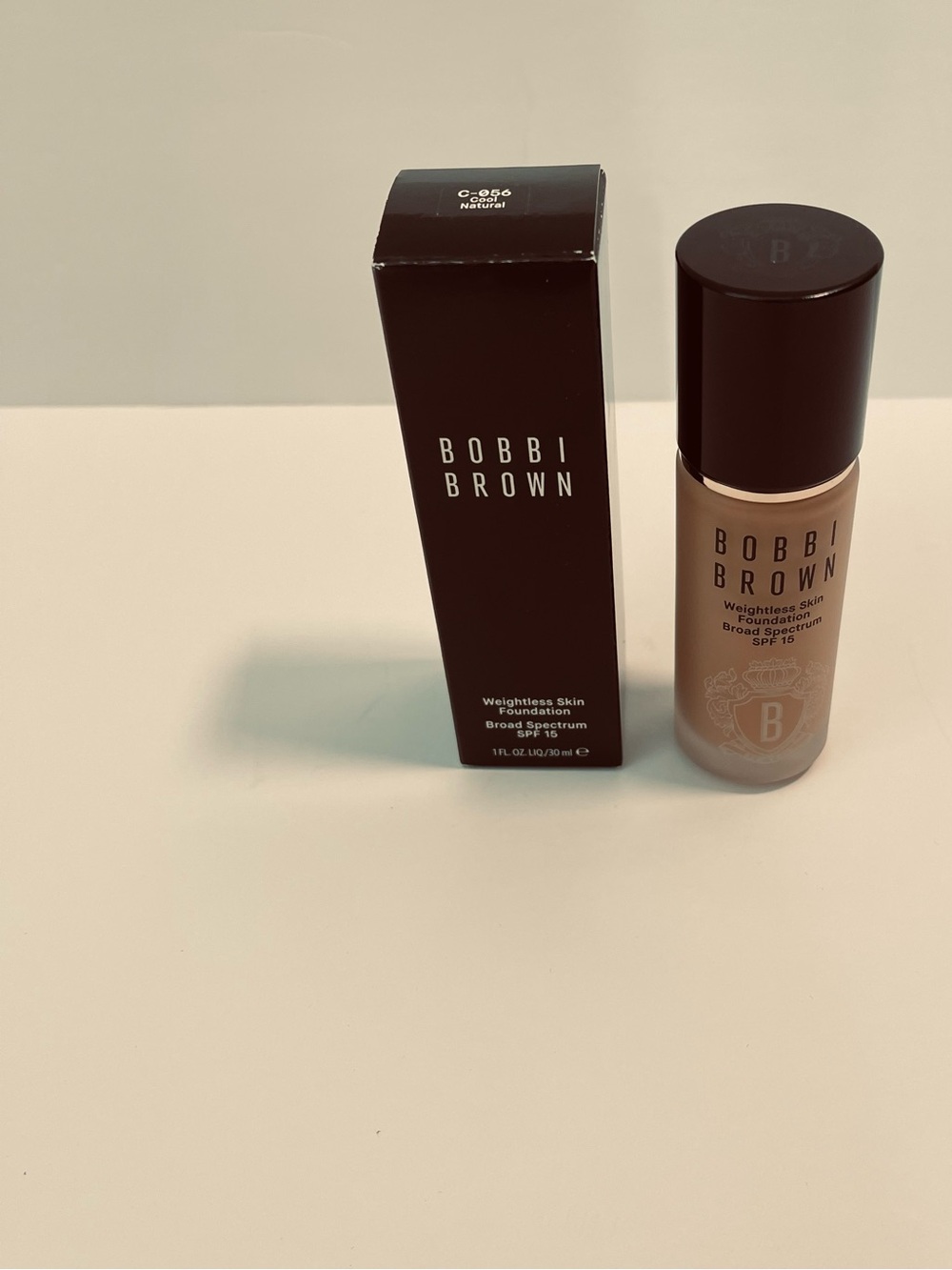 Bobbi Brown Weightless Skin Foundation Broad Spectrum SPF15 Cool Natural C-056